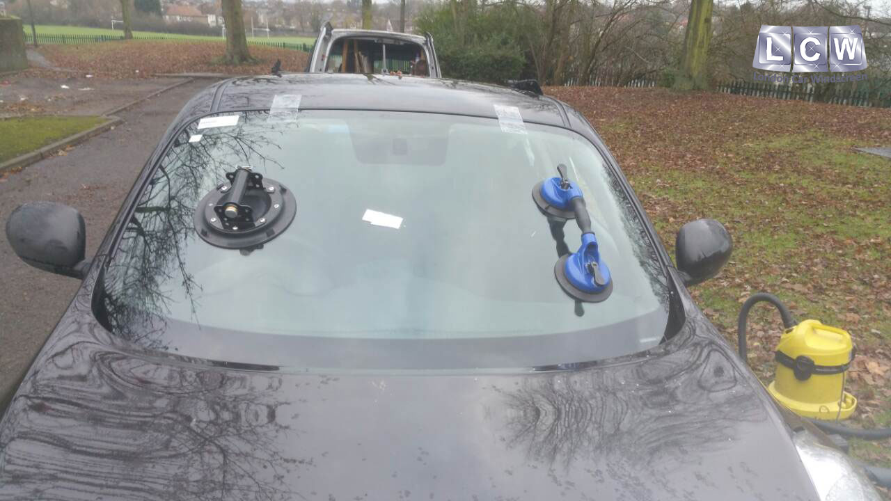 nissan juke front windscreen replacement